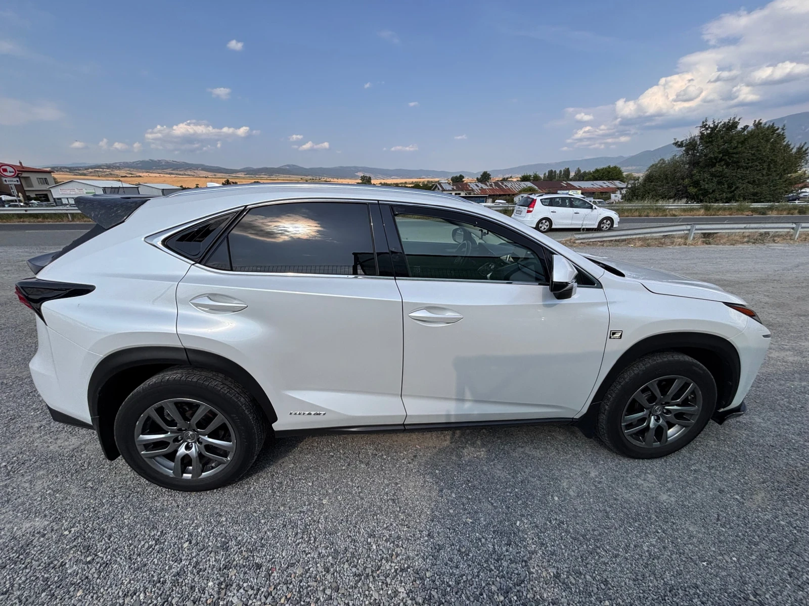 Lexus NX 300h F-sport - изображение 3