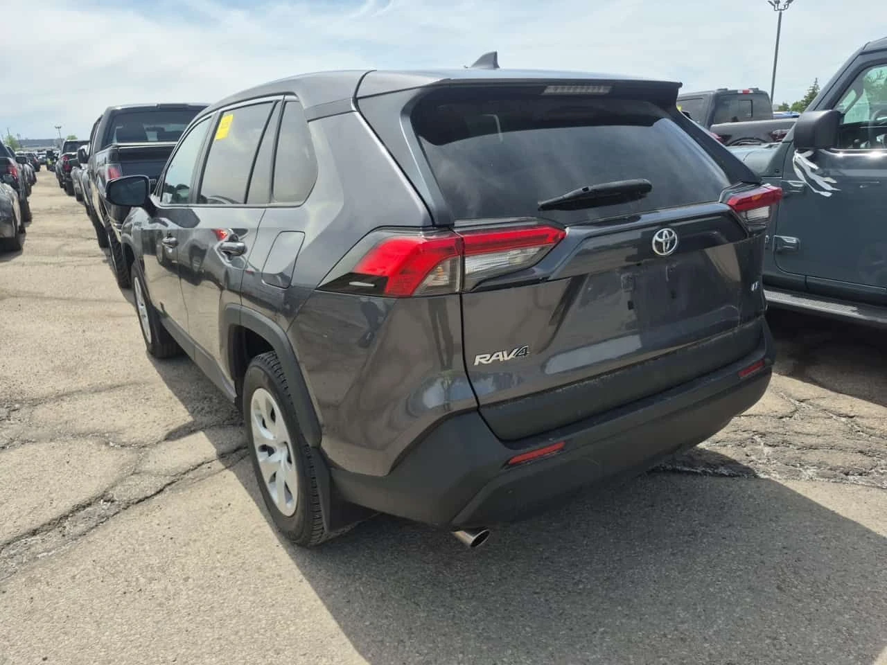Toyota Rav4 LE| 2 КЛЮЧА| ПОДГРЕВИ| CARFAX| АВТОКРЕДИТ, снимка 4 - Автомобили и джипове - 54656353