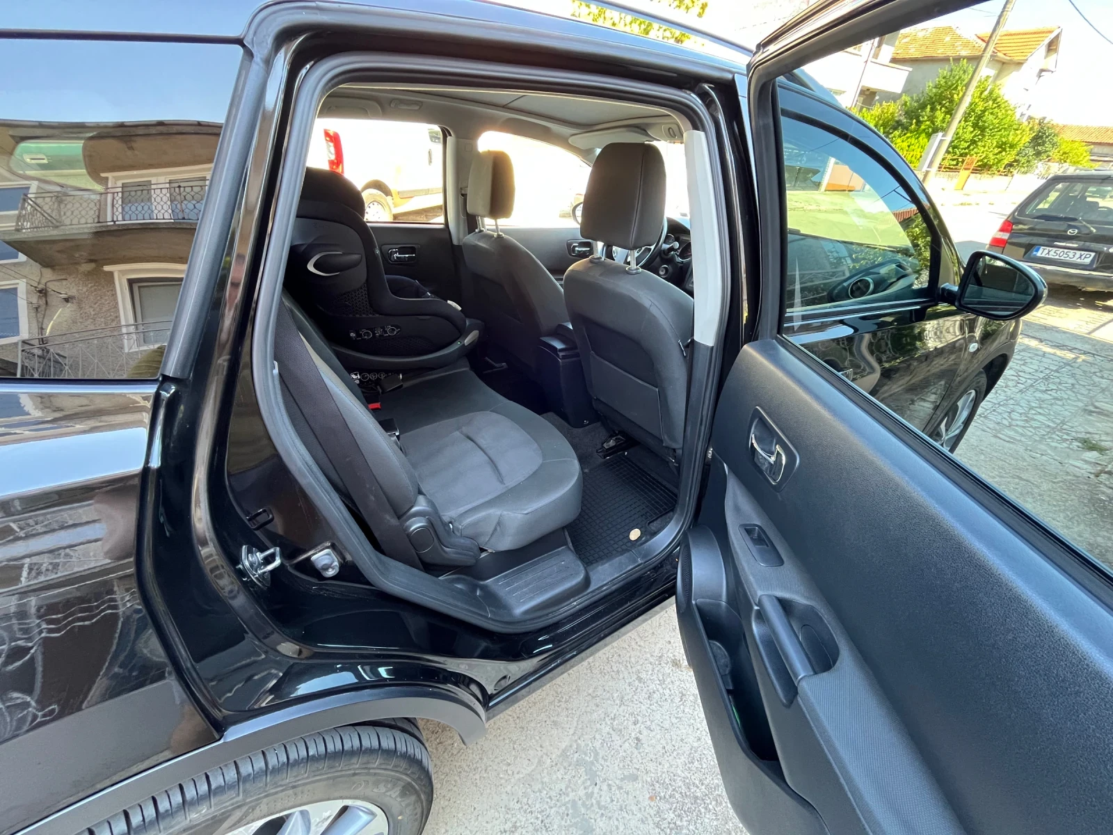 Nissan Qashqai, снимка 11 - Автомобили и джипове - 56374948