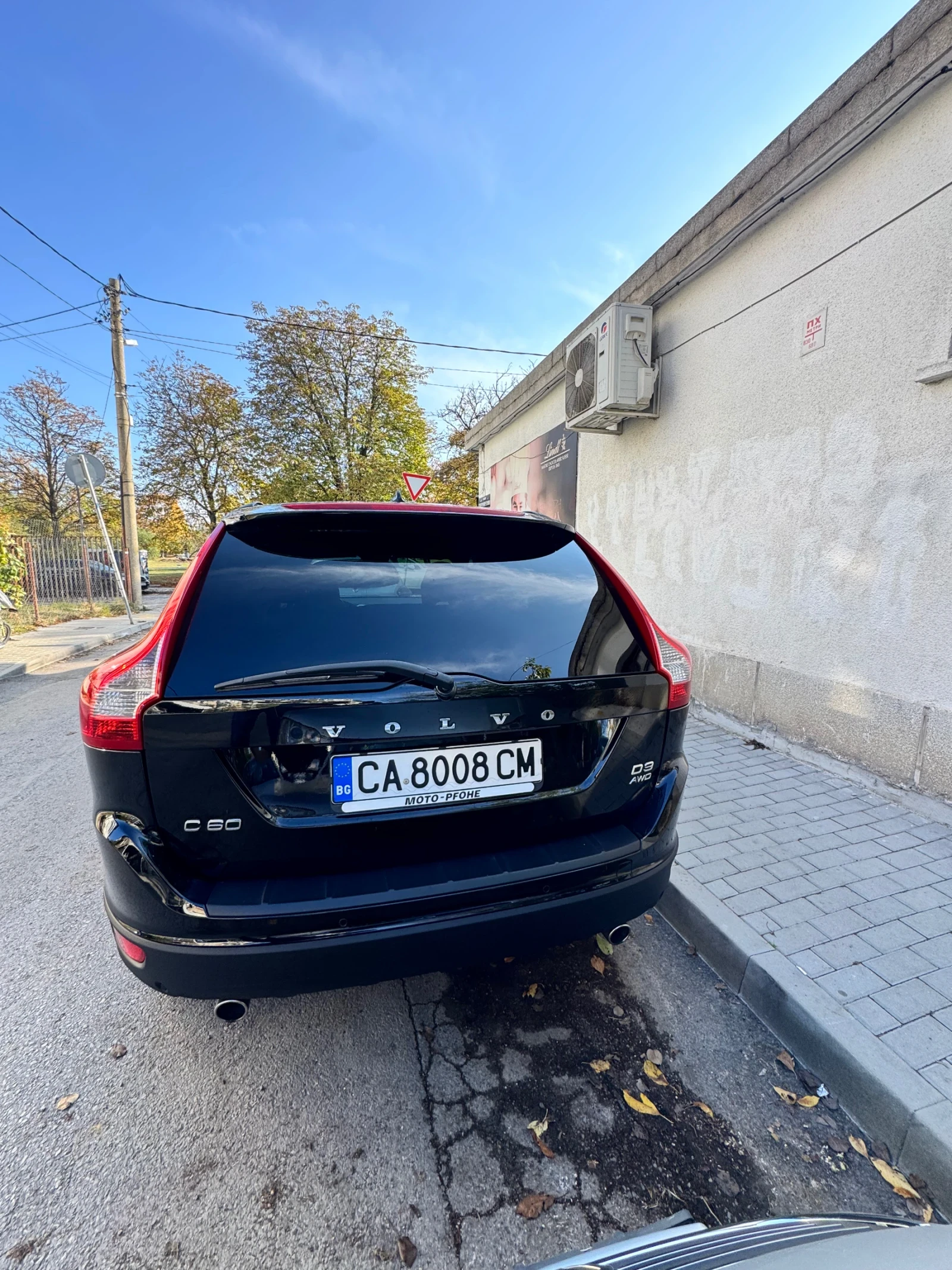 Volvo XC60 D-N2E, снимка 3 - Автомобили и джипове - 56649294