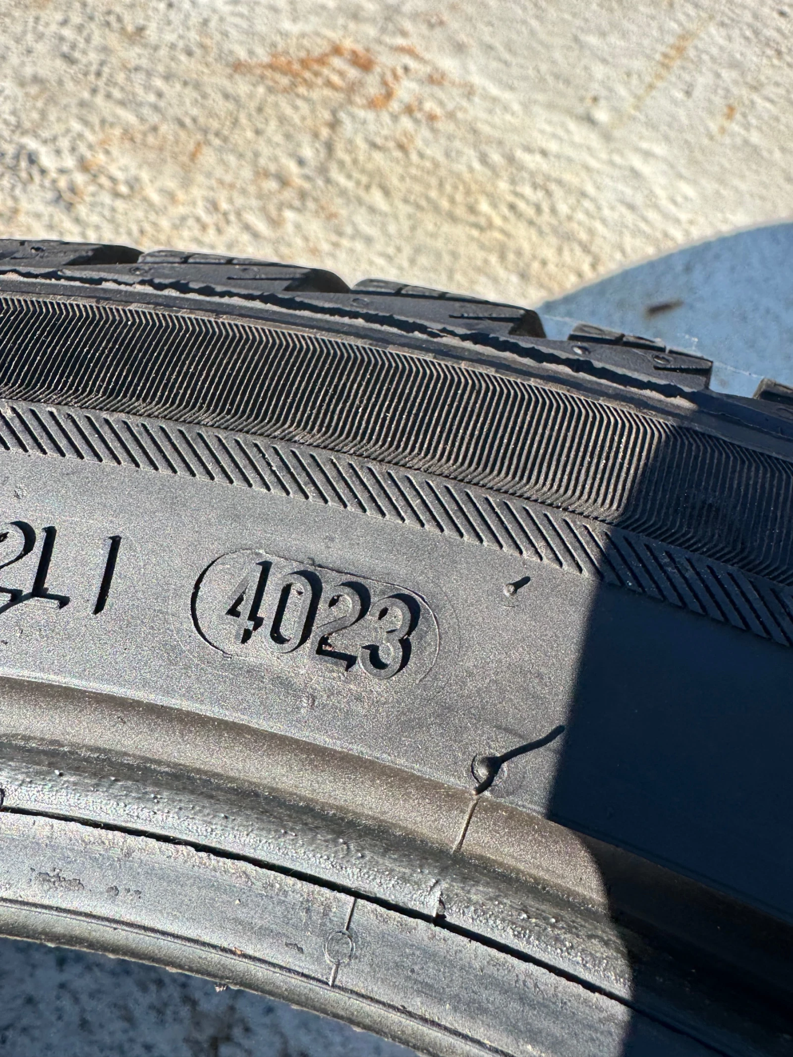 Гуми Зимни 245/40R18, снимка 5 - Гуми и джанти - 56665321