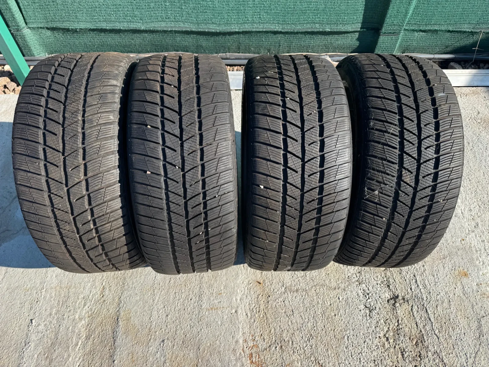 Гуми Зимни 245/40R18