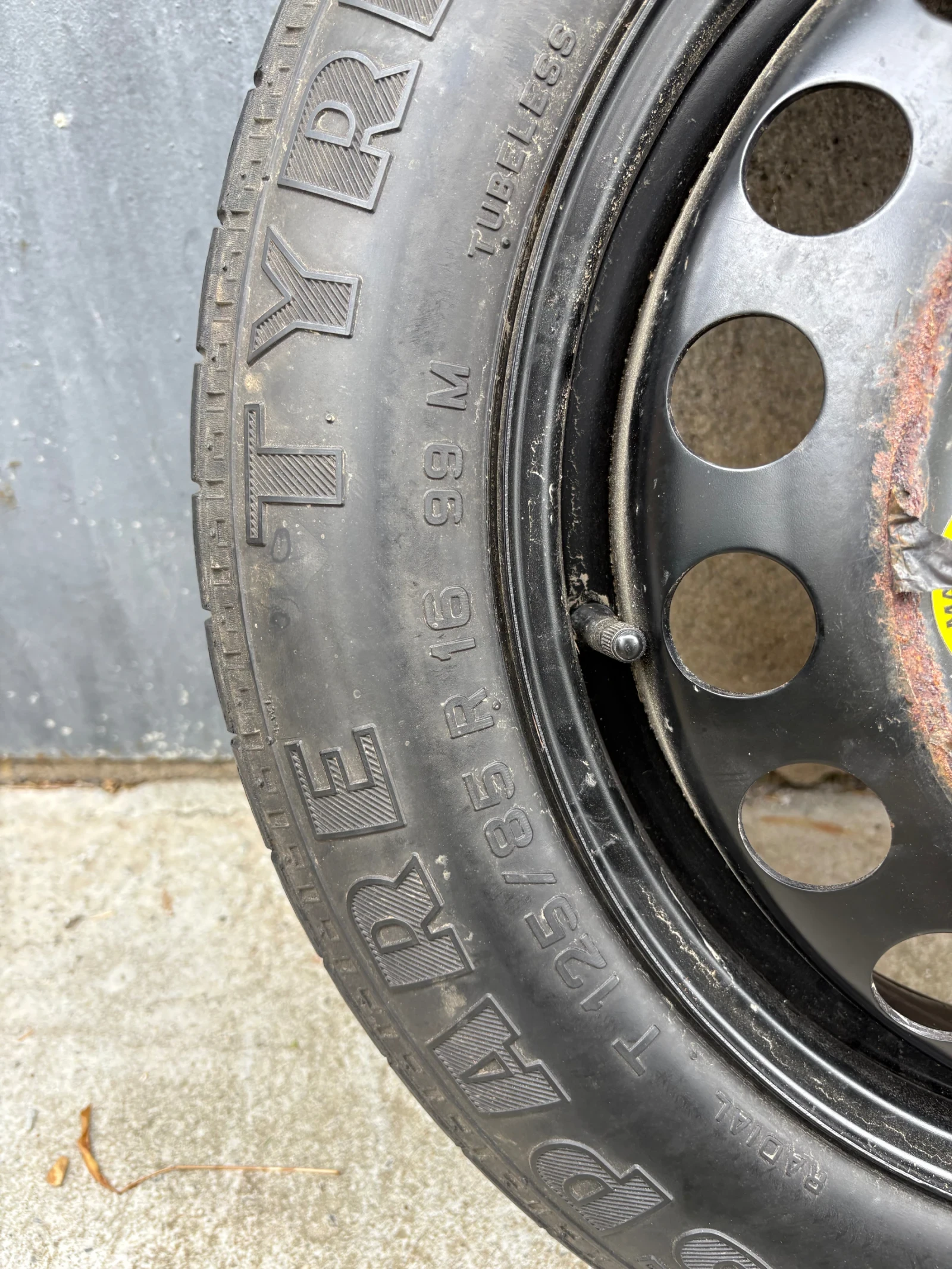 Гуми с джанти 125/85R16, снимка 2 - Гуми и джанти - 56671767