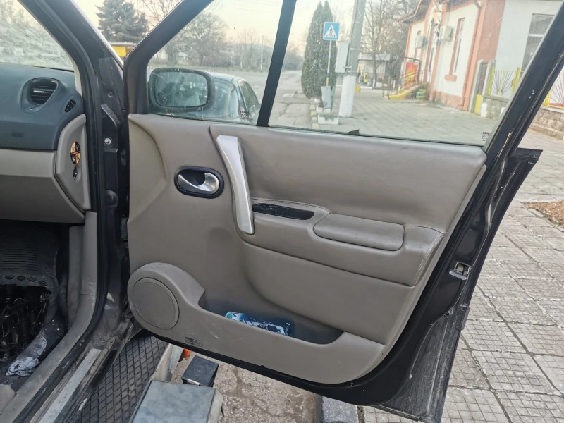 Renault Scenic 1.9 dCi 120hp.На части, снимка 4 - Автомобили и джипове - 39586195