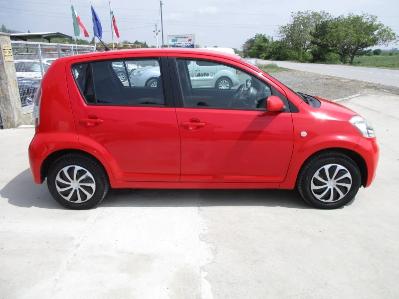 Daihatsu Sirion КАТО НОВА, снимка 3 - Автомобили и джипове - 45433969