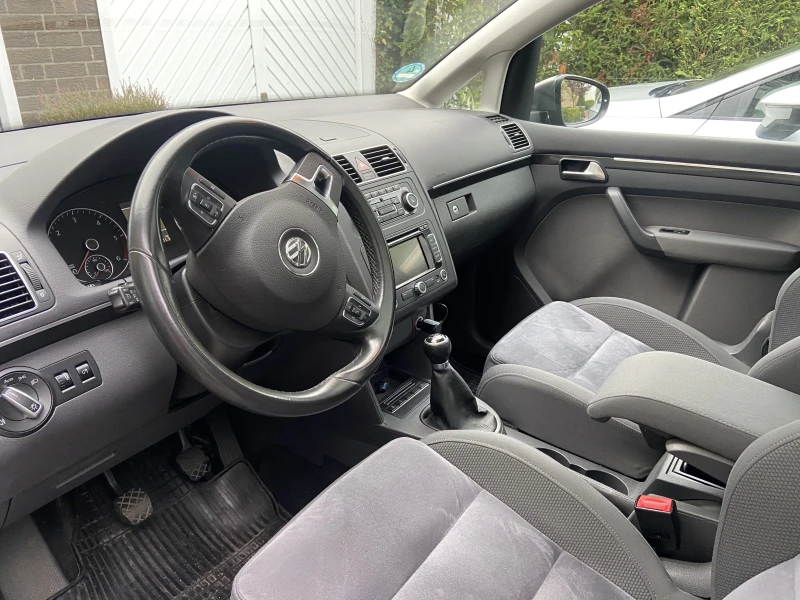 VW Touran 2.0TDI, снимка 9 - Автомобили и джипове - 47820056