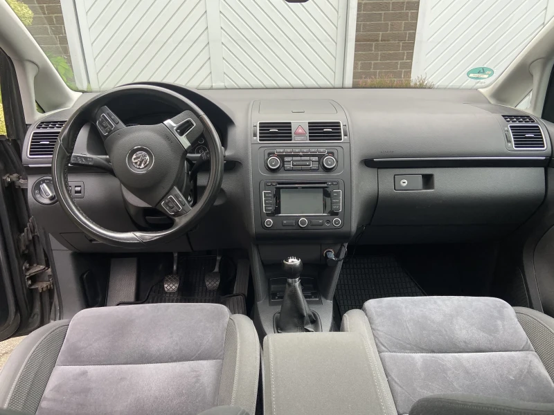 VW Touran 2.0TDI, снимка 7 - Автомобили и джипове - 47820056