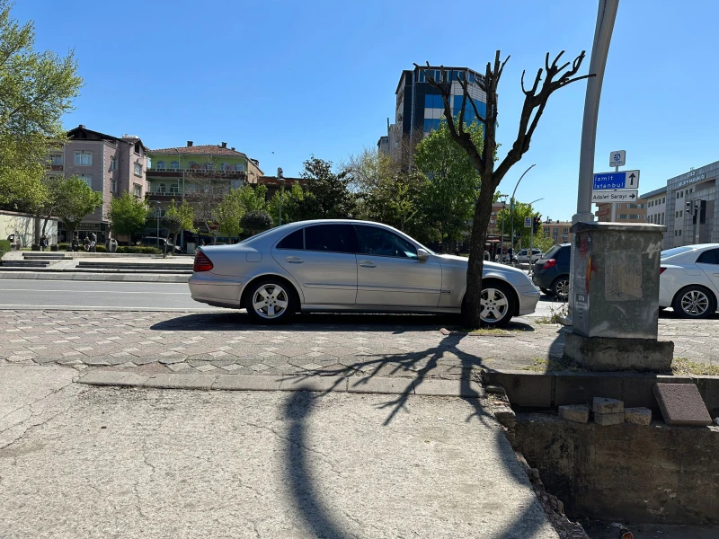 Mercedes-Benz E 280, снимка 8 - Автомобили и джипове - 47834371