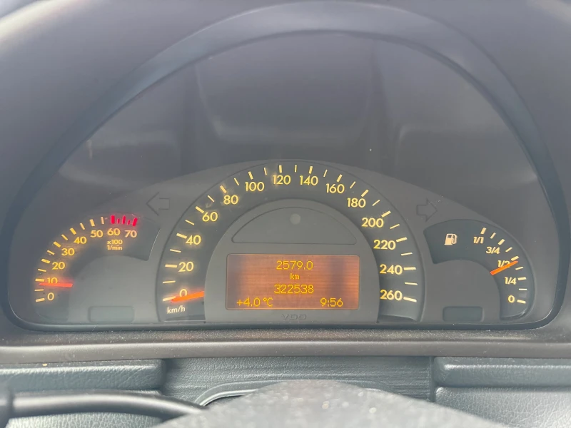 Mercedes-Benz C 200 2.0 Kompressor, снимка 10 - Автомобили и джипове - 48584076