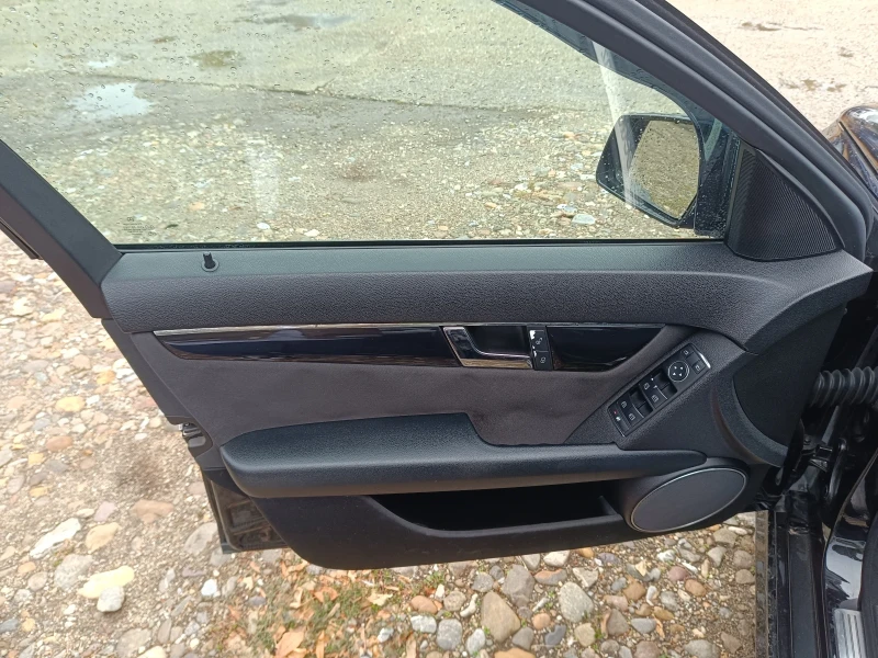 Mercedes-Benz C 220, снимка 6 - Автомобили и джипове - 52557551