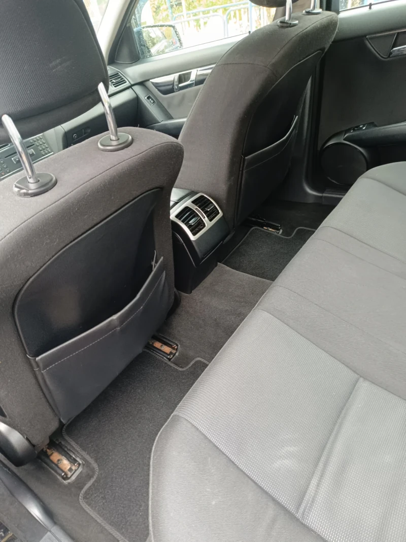 Mercedes-Benz C 220, снимка 13 - Автомобили и джипове - 52557551