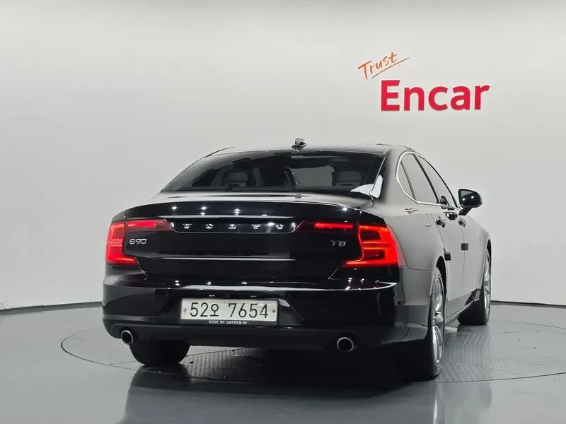Volvo S90 T5 Momentum, снимка 8 - Автомобили и джипове - 56131468