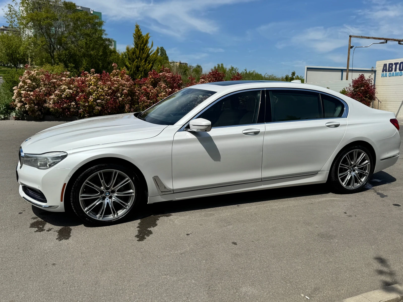 BMW 740 Дистроник вакум хедъп паноранма камери 360 - изображение 7