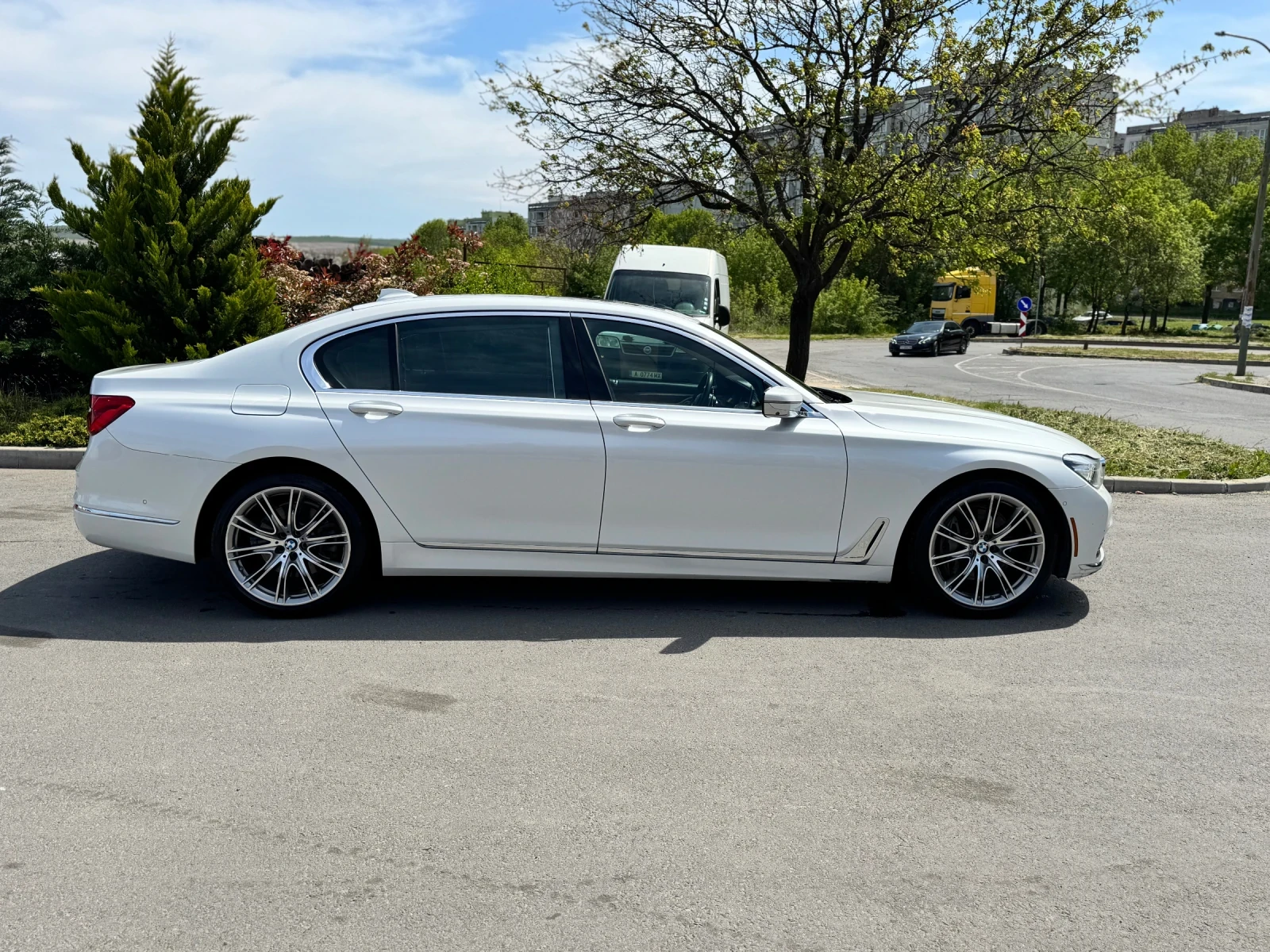 BMW 740 Дистроник вакум хедъп паноранма камери 360 - изображение 5