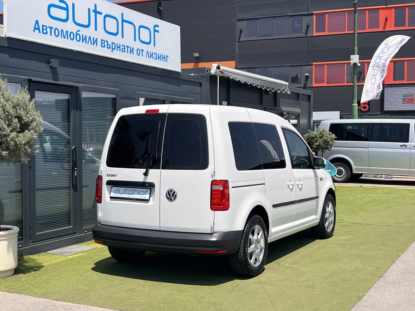 VW Caddy 2.0TDI/102K.C./5MT/N1 - изображение 4