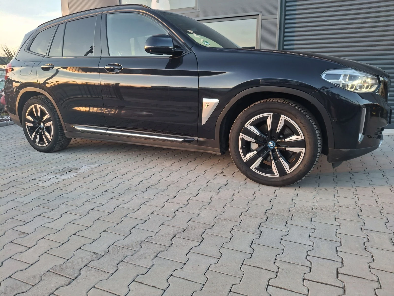 BMW iX3 M-Sport* 80kw* Shadowline* headUP* pano 360 Лизинг - изображение 9