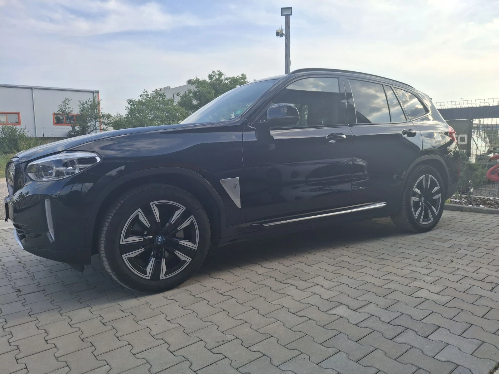 BMW iX3 M-Sport* 80kw* Shadowline* headUP* pano 360 - изображение 4
