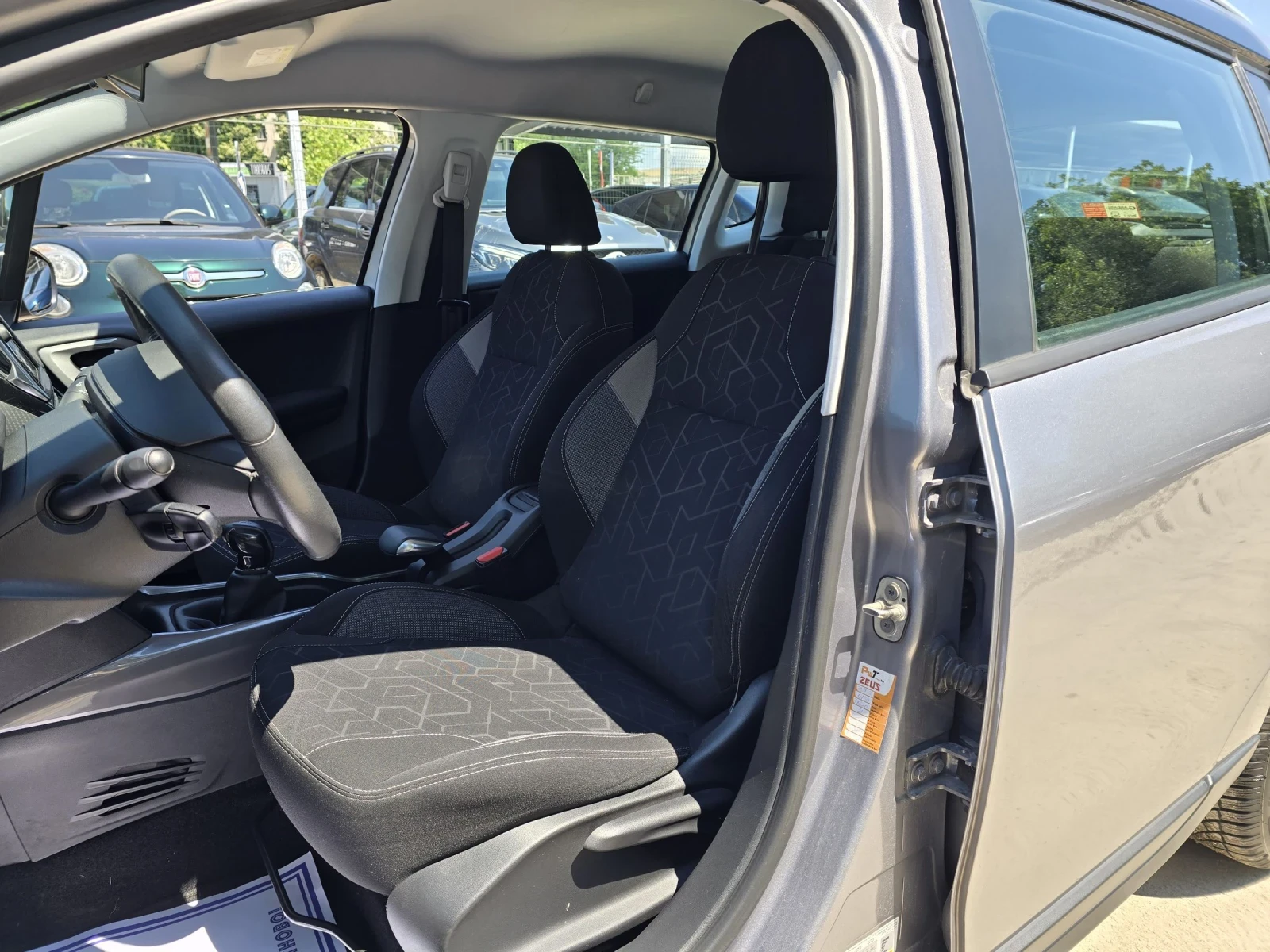 Peugeot 2008 1.2Бензин 82к.с. 84хил.км. , снимка 9 - Автомобили и джипове - 51325866