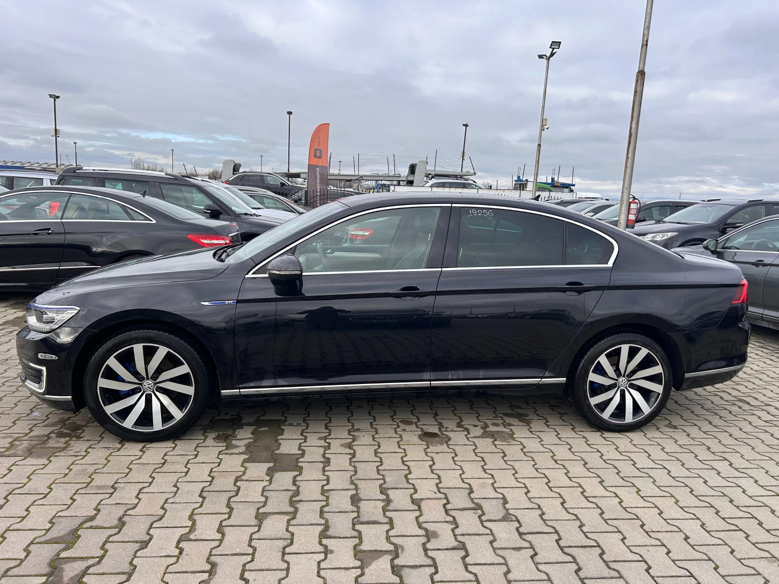 VW Passat 1.4GTE PLUG IN HYBRID AVTOMAT/NAVI/KOJA/KAMERA - изображение 10
