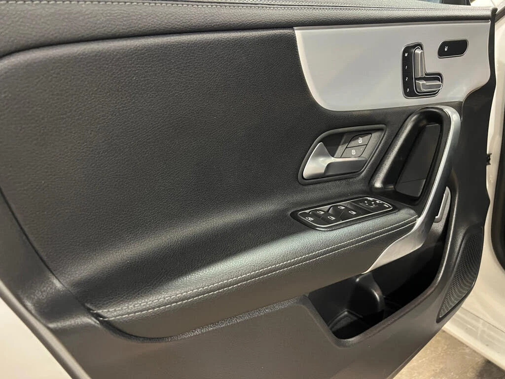 Mercedes-Benz CLA 250 4MATIC* АвтоКредит* (ЦЕНА ДО БГ), снимка 10 - Автомобили и джипове - 53934829