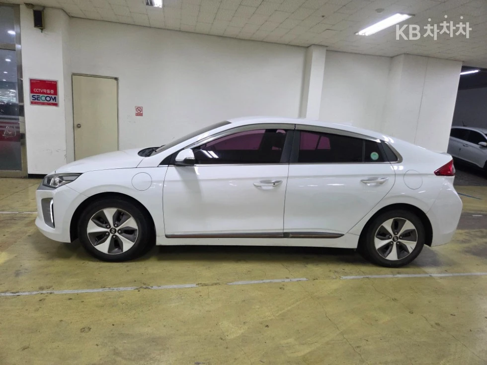 Hyundai Ioniq, снимка 3 - Автомобили и джипове - 54781769