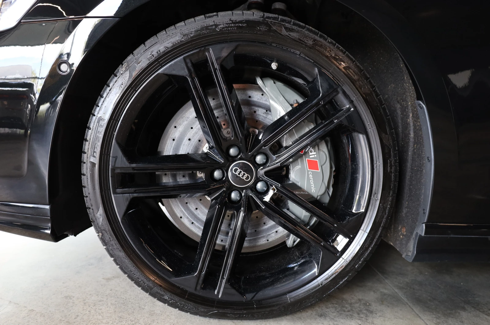 Audi S8 * CARBON* CERAMIC BRAKE* B&O* PANO* 360* , снимка 5 - Автомобили и джипове - 54891163