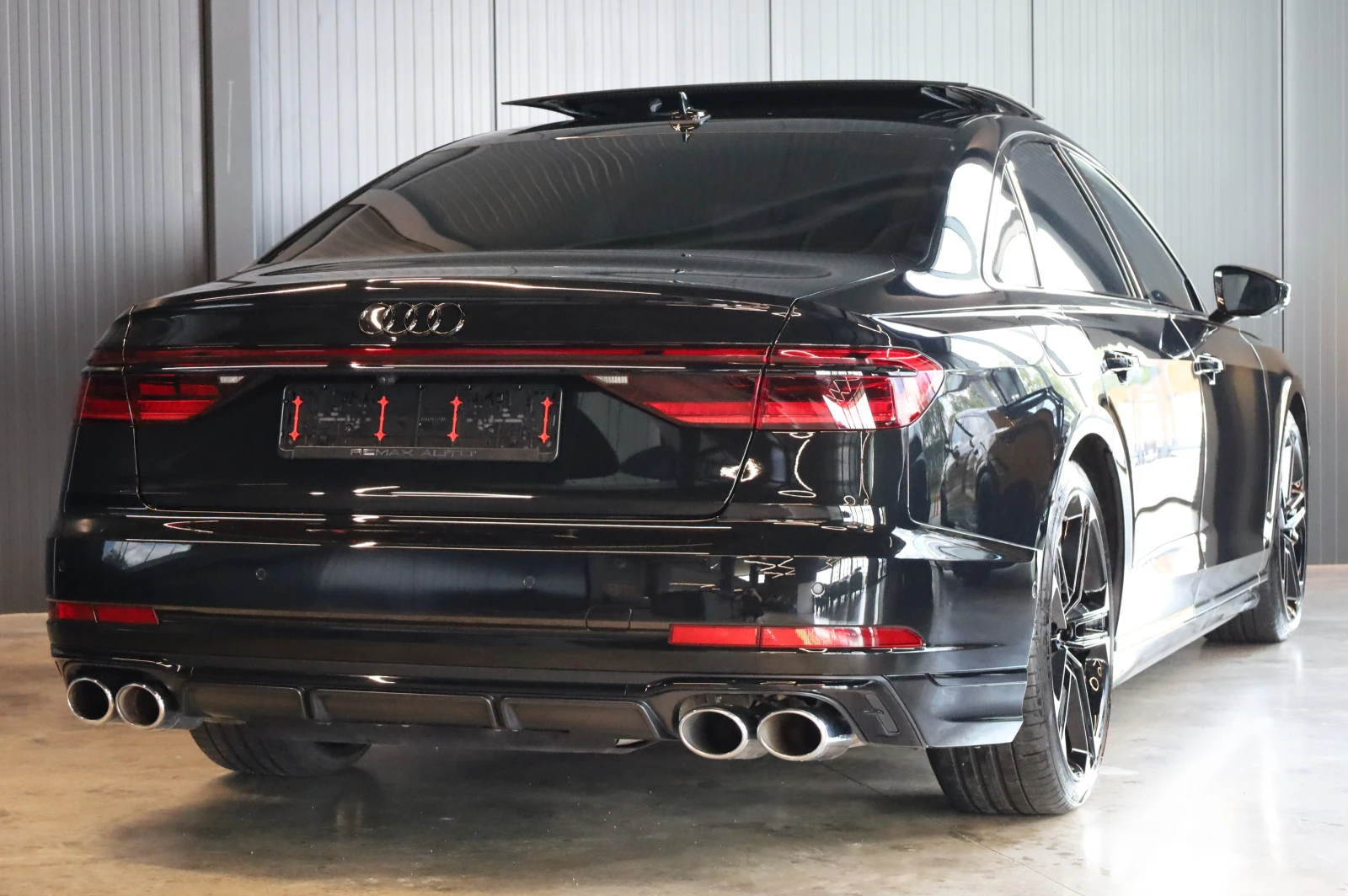 Audi S8 * CARBON* CERAMIC BRAKE* B&O* PANO* 360* , снимка 8 - Автомобили и джипове - 54891163