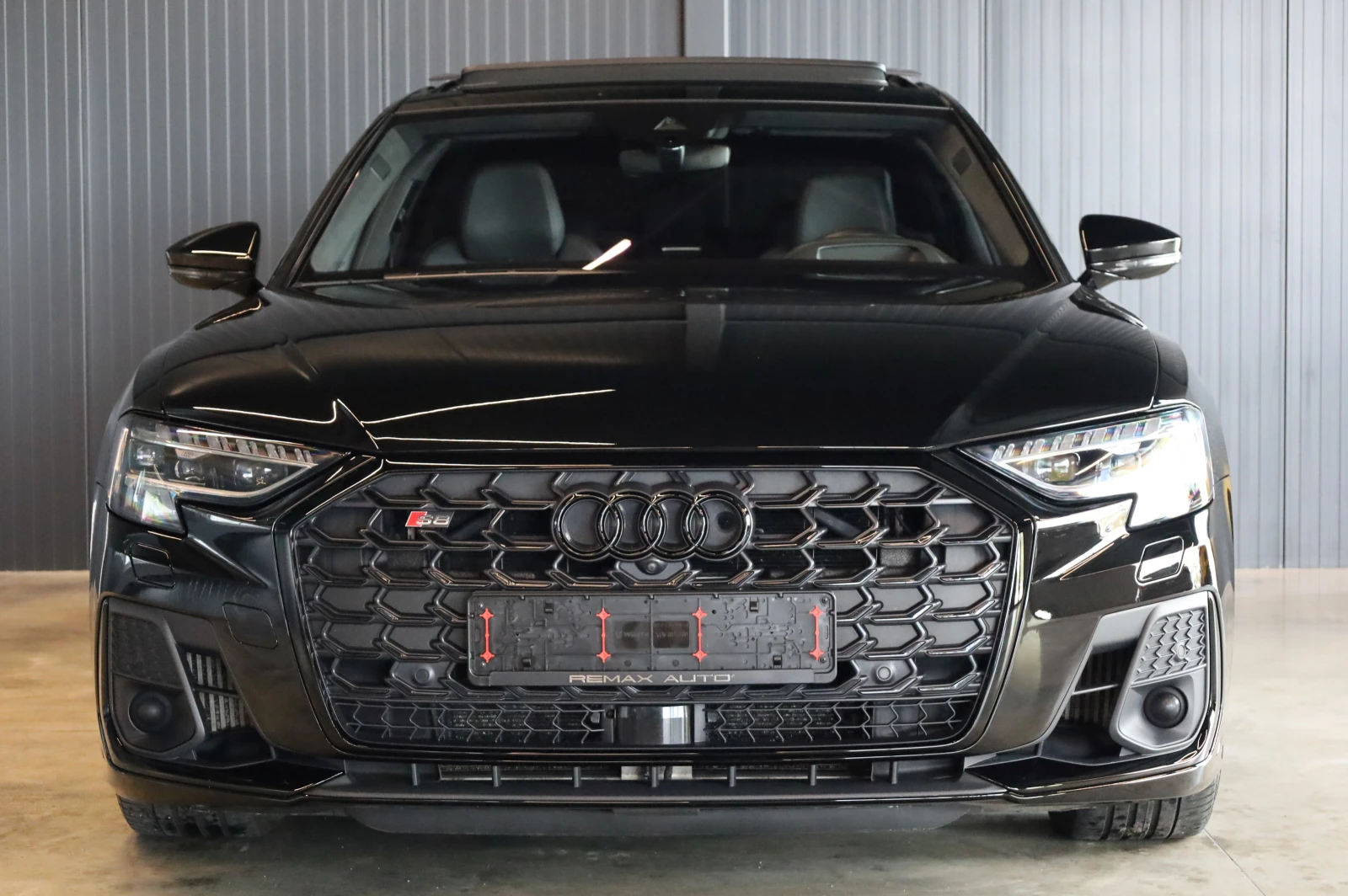 Audi S8 * CARBON* CERAMIC BRAKE* B&O* PANO* 360* , снимка 2 - Автомобили и джипове - 54891163
