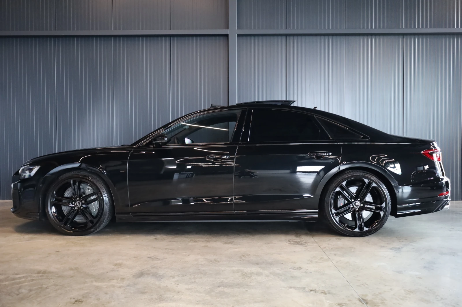 Audi S8 * CARBON* CERAMIC BRAKE* B&O* PANO* 360* , снимка 3 - Автомобили и джипове - 54891163