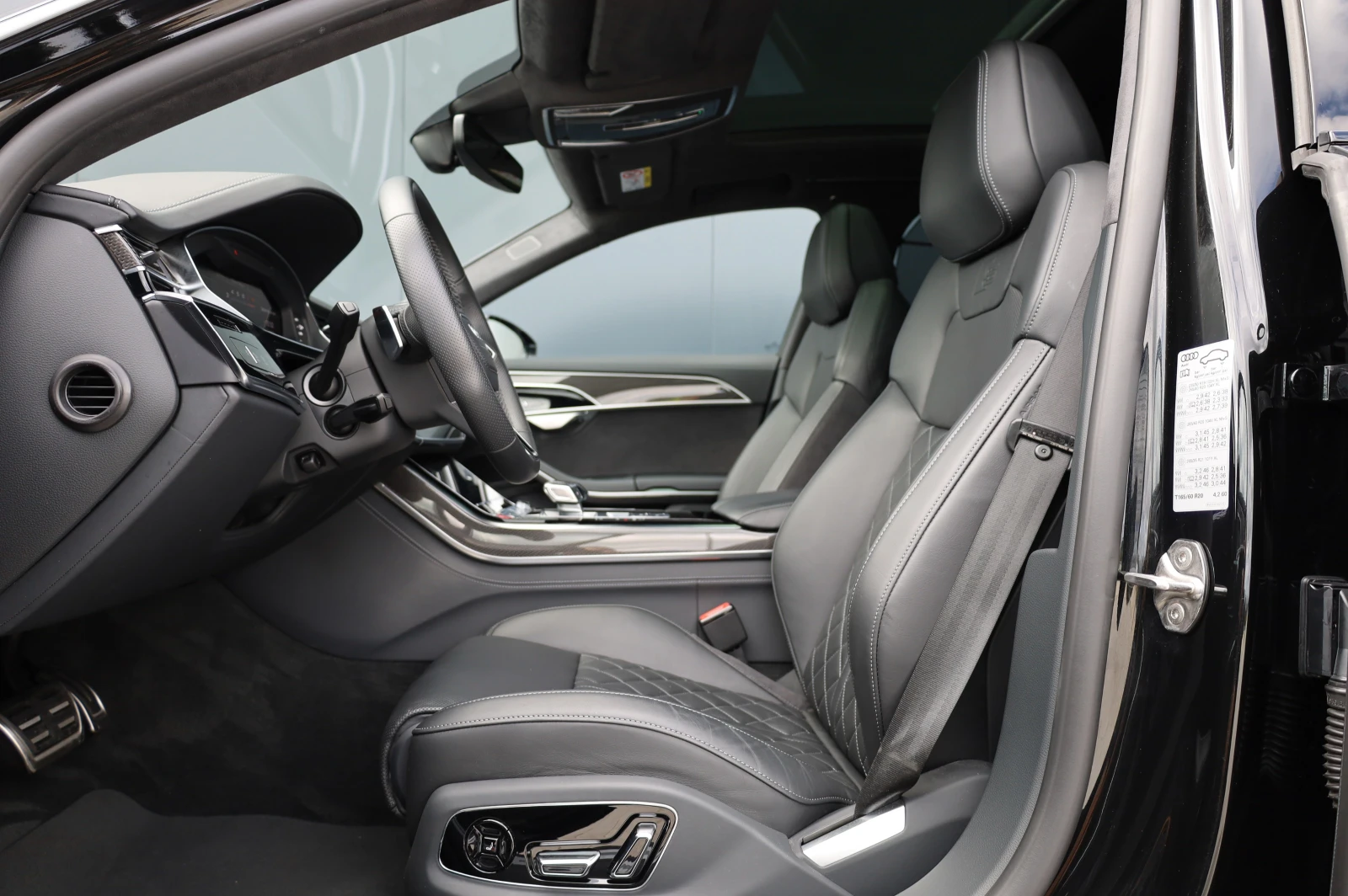 Audi S8 * CARBON* CERAMIC BRAKE* B&O* PANO* 360* , снимка 12 - Автомобили и джипове - 54891163
