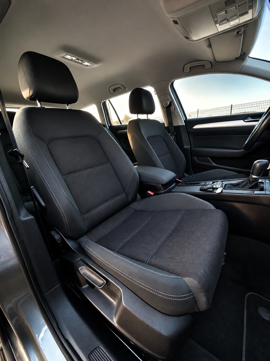 VW Passat 1.6TDI| DSG| DISTRONIC| NAVI| СОБСТВЕН ЛИЗИНГ, снимка 8 - Автомобили и джипове - 55804404