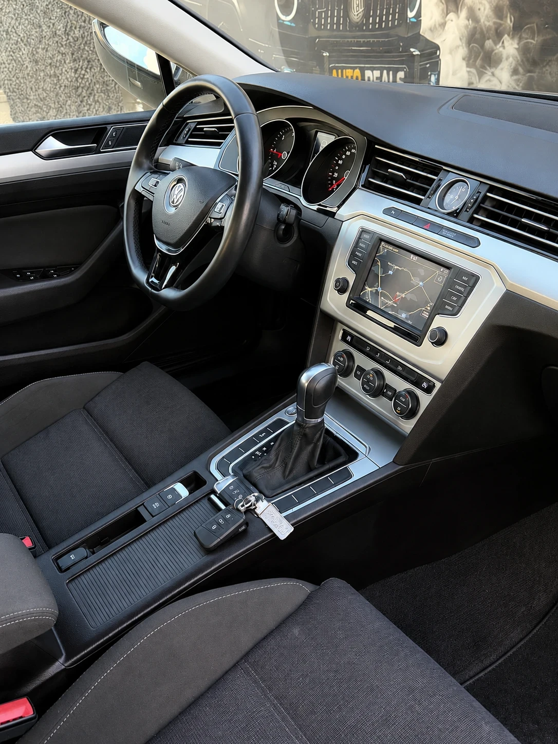 VW Passat 1.6TDI| DSG| DISTRONIC| NAVI| СОБСТВЕН ЛИЗИНГ, снимка 11 - Автомобили и джипове - 55804404