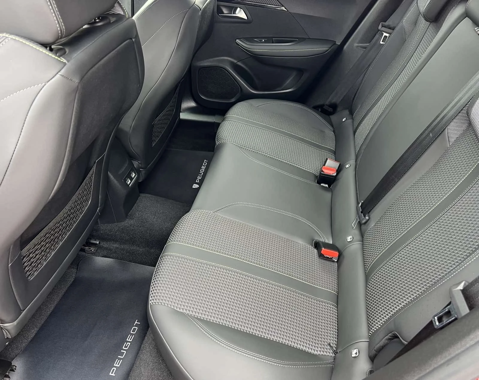 Peugeot 2008 * GT Line * 131 k.c * AUTOMATIC * , снимка 10 - Автомобили и джипове - 55926419