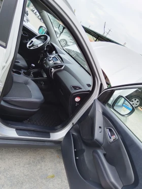 Hyundai IX35 2000D 4х4  напълно обслужен перфектен , снимка 11