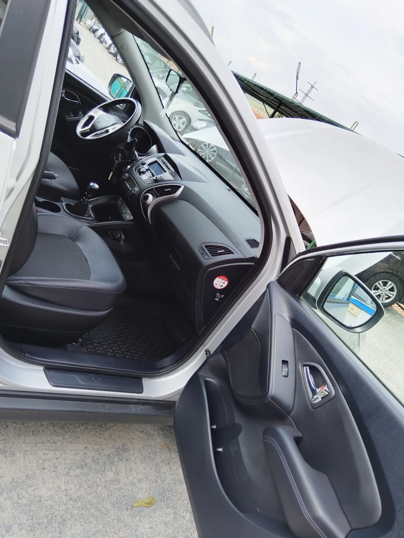 Hyundai IX35 2000D 4х4  напълно обслужен перфектен , снимка 11 - Автомобили и джипове - 50565602