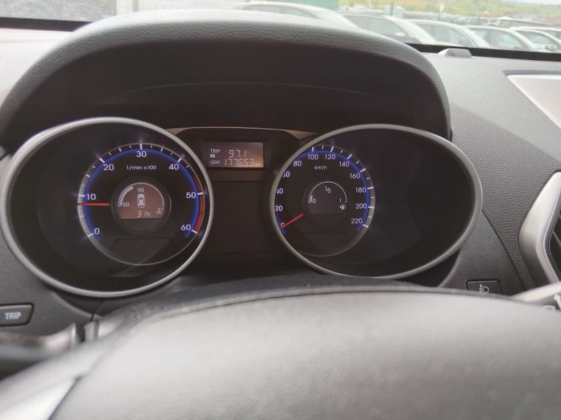 Hyundai IX35 2000D 4х4  напълно обслужен перфектен , снимка 9 - Автомобили и джипове - 50565602