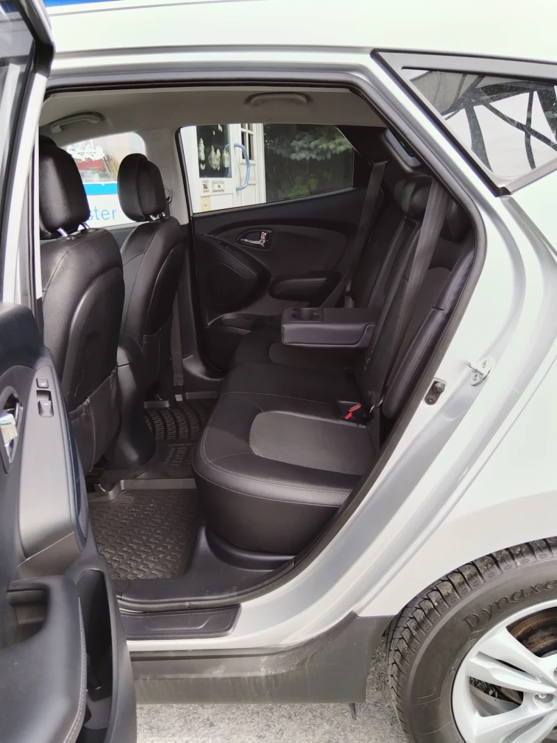 Hyundai IX35 2000D 4х4  напълно обслужен перфектен , снимка 13 - Автомобили и джипове - 50565602