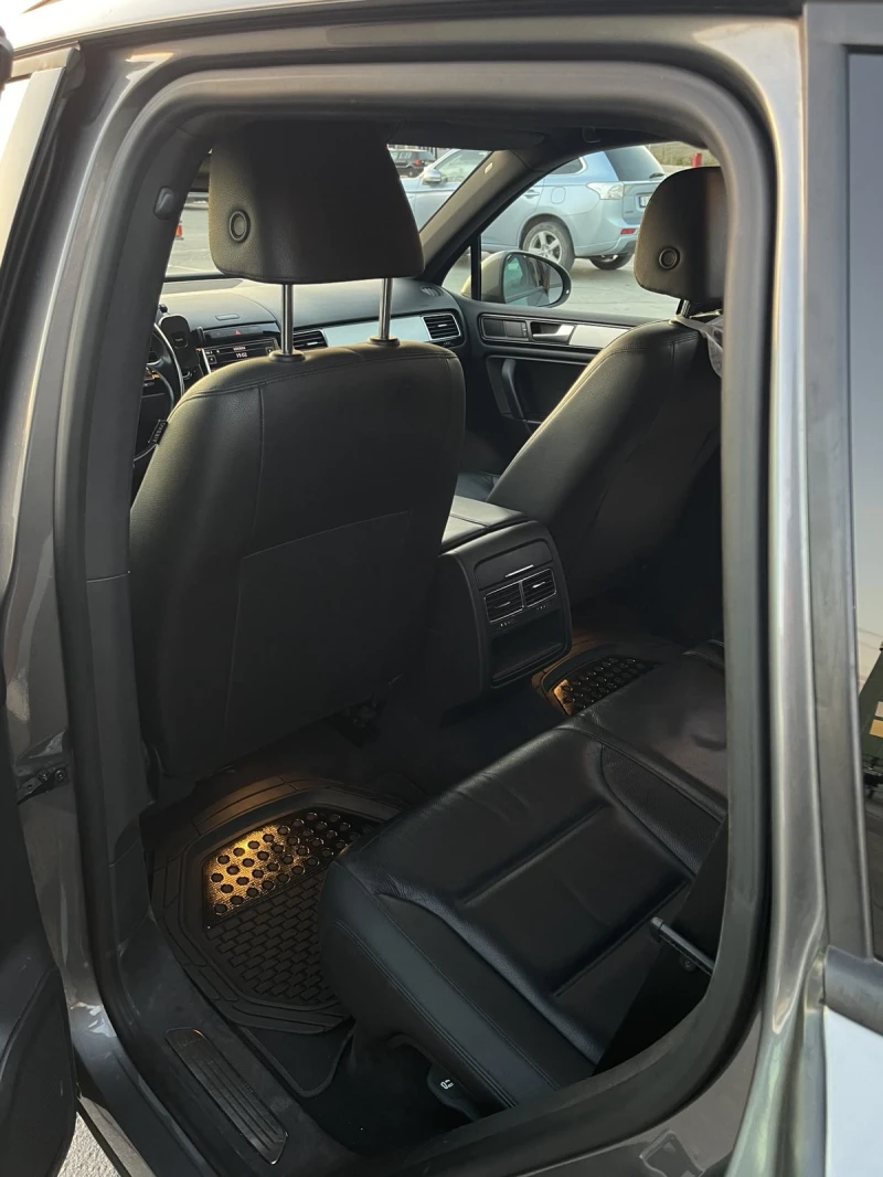 VW Touareg, снимка 2 - Автомобили и джипове - 52294356