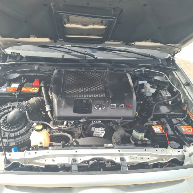 Toyota Hilux 2.5 D4D, снимка 13 - Автомобили и джипове - 53566087