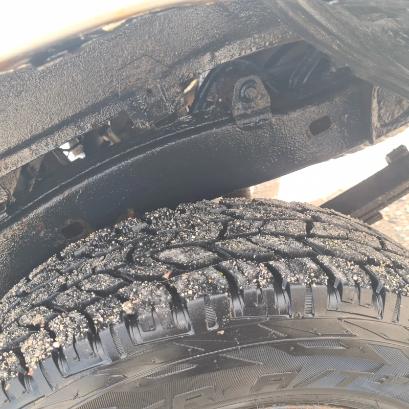 Toyota Hilux 2.5 D4D, снимка 8 - Автомобили и джипове - 53566087