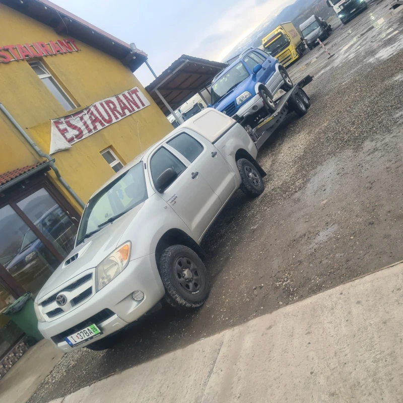 Toyota Hilux 2.5 D4D, снимка 15 - Автомобили и джипове - 53566087