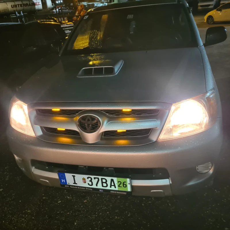 Toyota Hilux 2.5 D4D, снимка 14 - Автомобили и джипове - 53566087