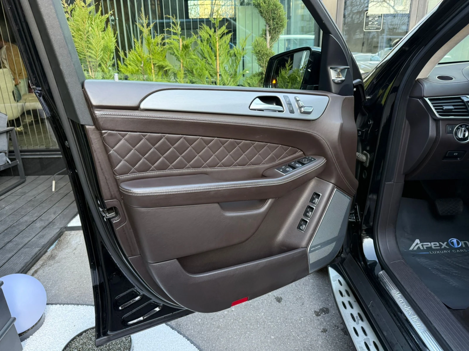 Mercedes-Benz GLS 400 DESIGNO, снимка 15 - Автомобили и джипове - 53833644