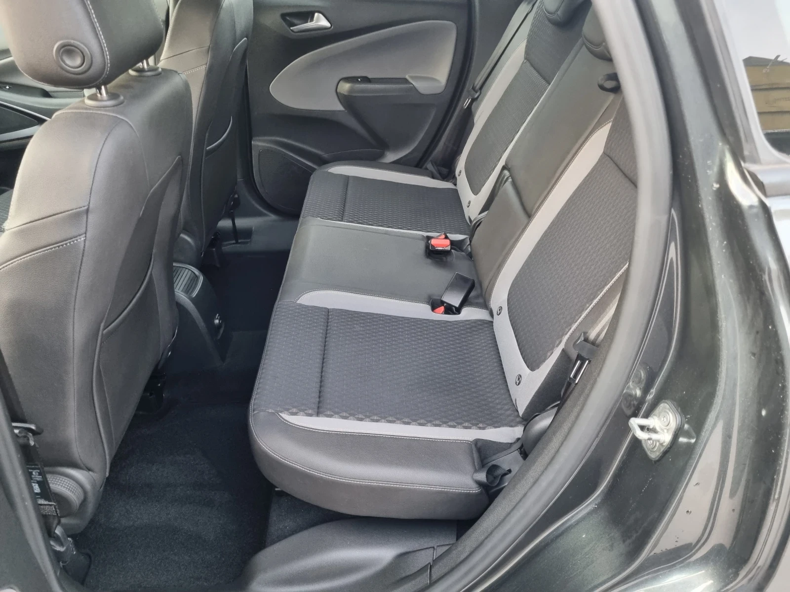 Opel Crossland X 1.2 TURBO/COSMO/INOVATION , снимка 11 - Автомобили и джипове - 54184540