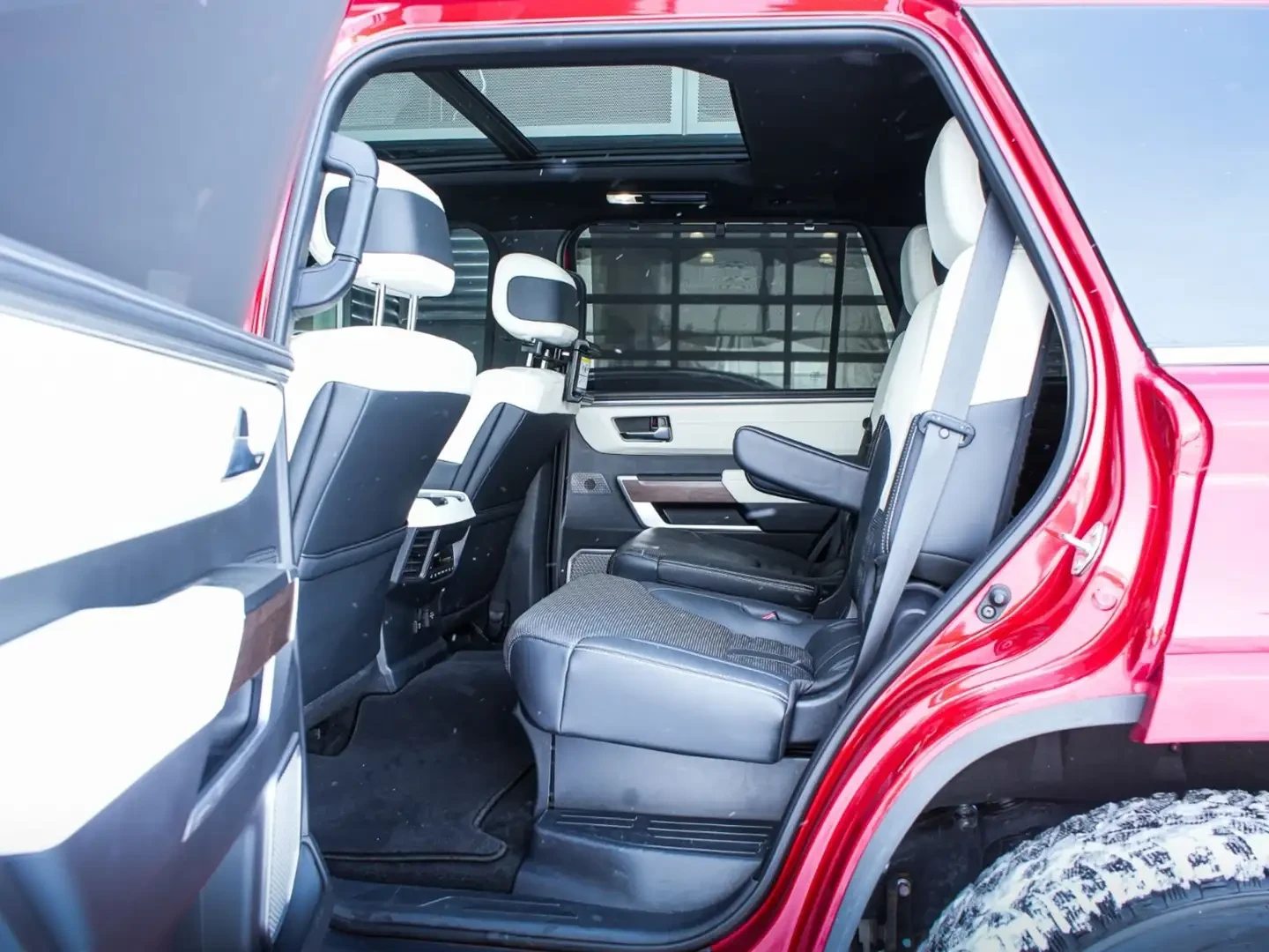 Toyota Sequoia Platinum 3.4 Hybrid ПАНОРАМА* 360* ОБДУХВАНЕ* , снимка 15 - Автомобили и джипове - 54561960