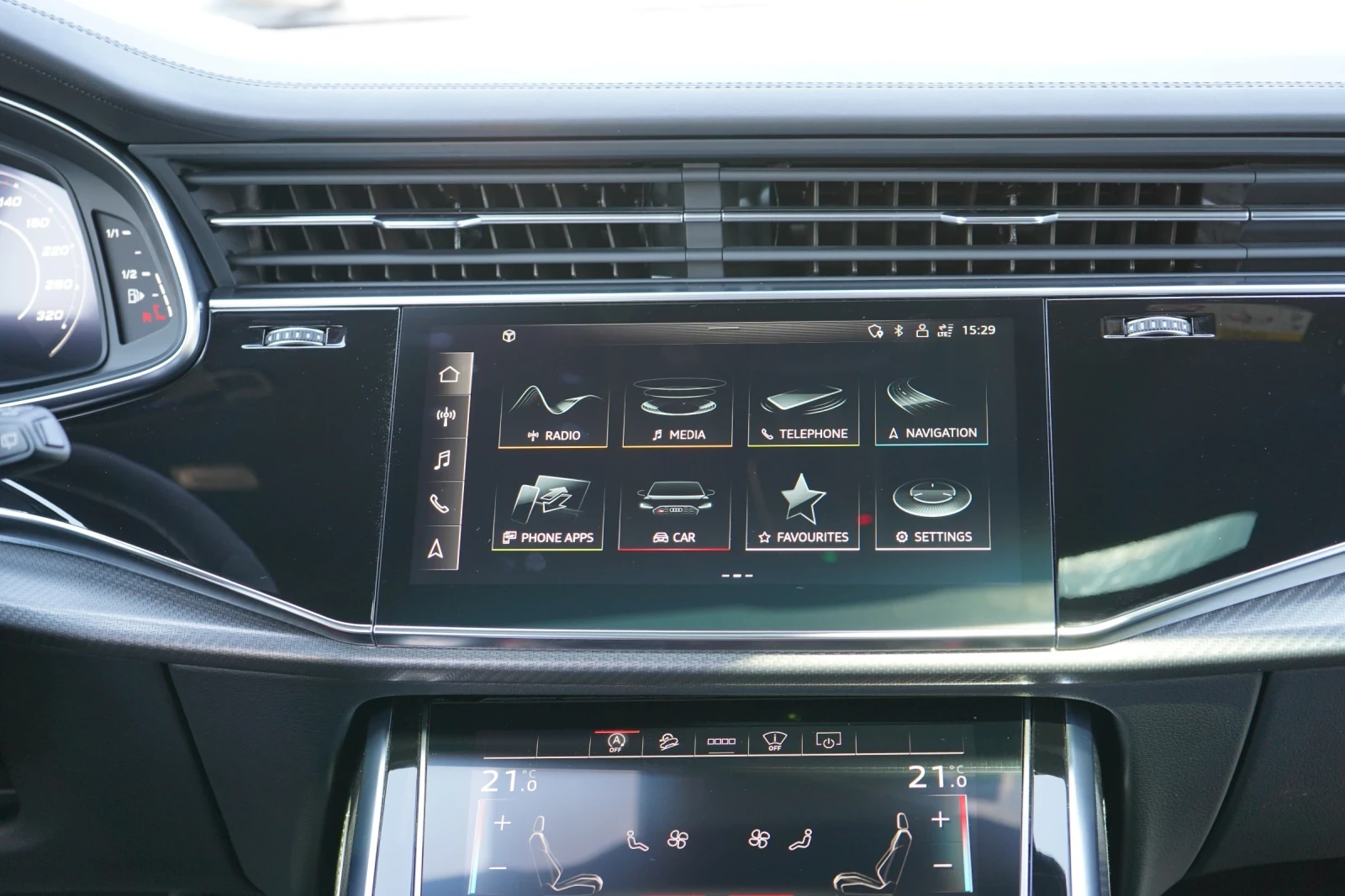 Audi RSQ8 CARBON* DISTR* HEAD-UP* B&O* MEMORY* , снимка 12 - Автомобили и джипове - 55627030
