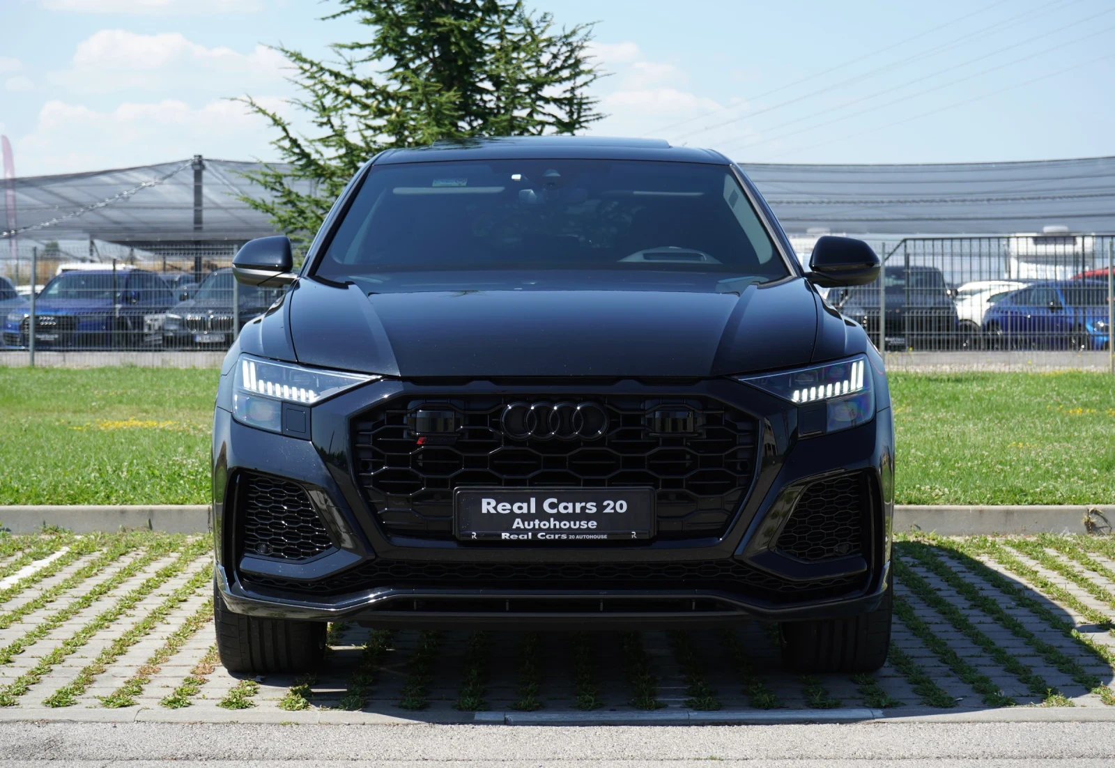 Audi RSQ8 CARBON* DISTR* HEAD-UP* B&O* MEMORY* , снимка 2 - Автомобили и джипове - 55627030