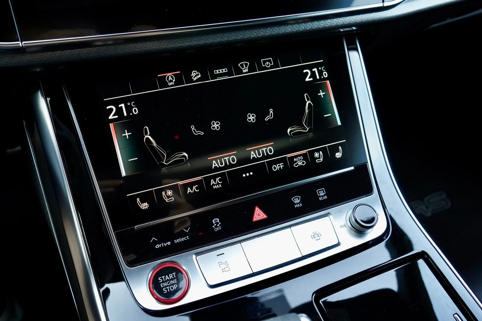 Audi RSQ8 CARBON* DISTR* HEAD-UP* B&O* MEMORY* , снимка 13 - Автомобили и джипове - 55909052