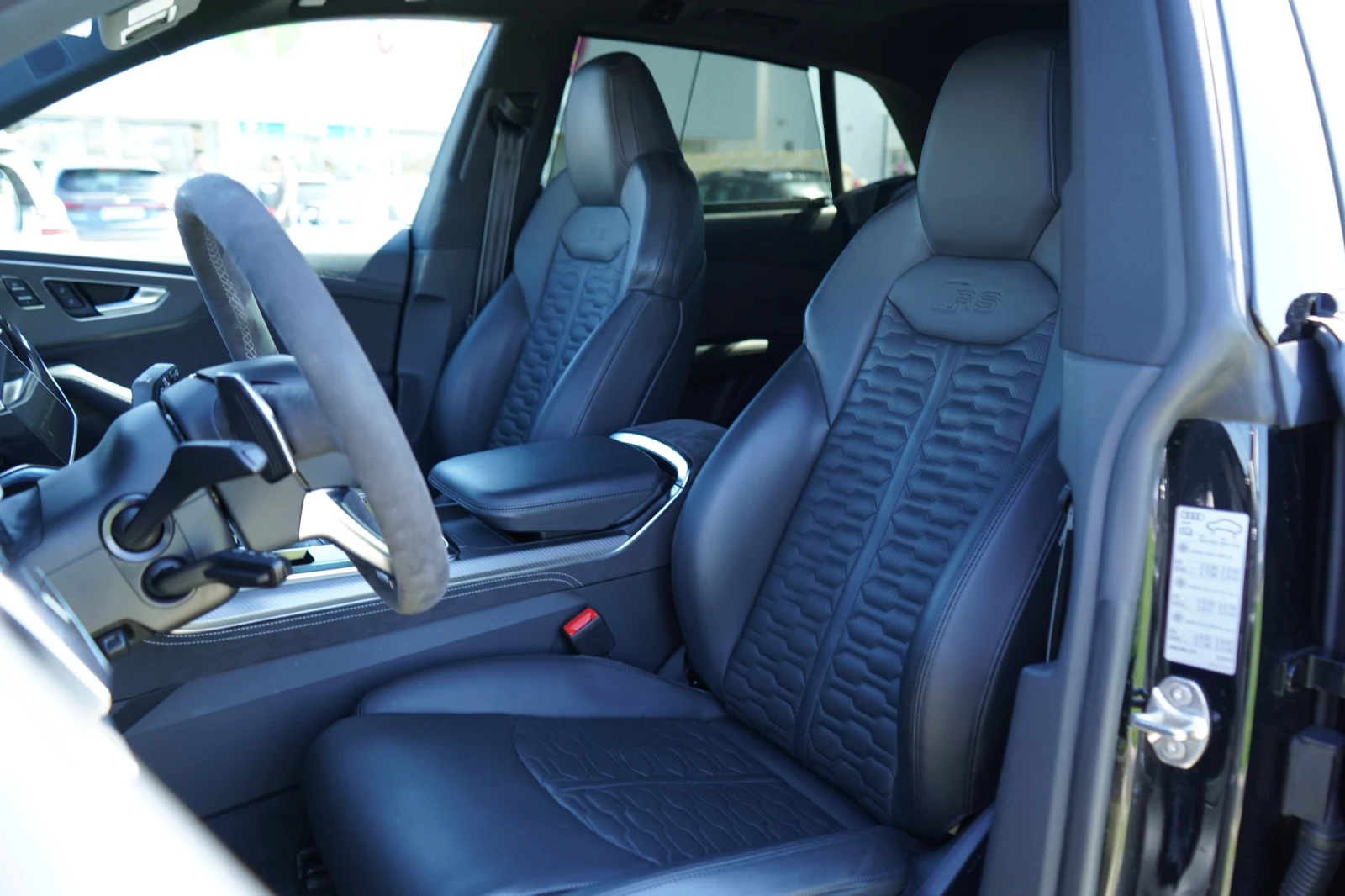 Audi RSQ8 CARBON* DISTR* HEAD-UP* B&O* MEMORY* , снимка 8 - Автомобили и джипове - 55627030
