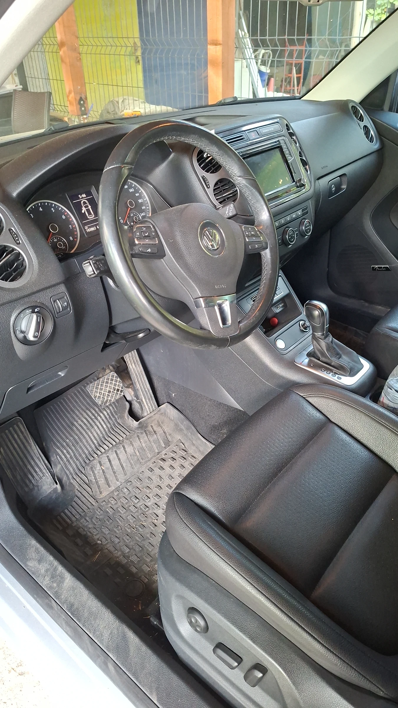 VW Tiguan, снимка 3 - Автомобили и джипове - 56357603